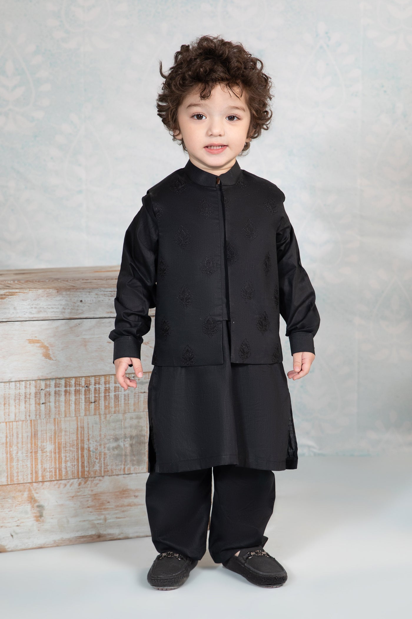 Embroidered Slub Cotton Suit