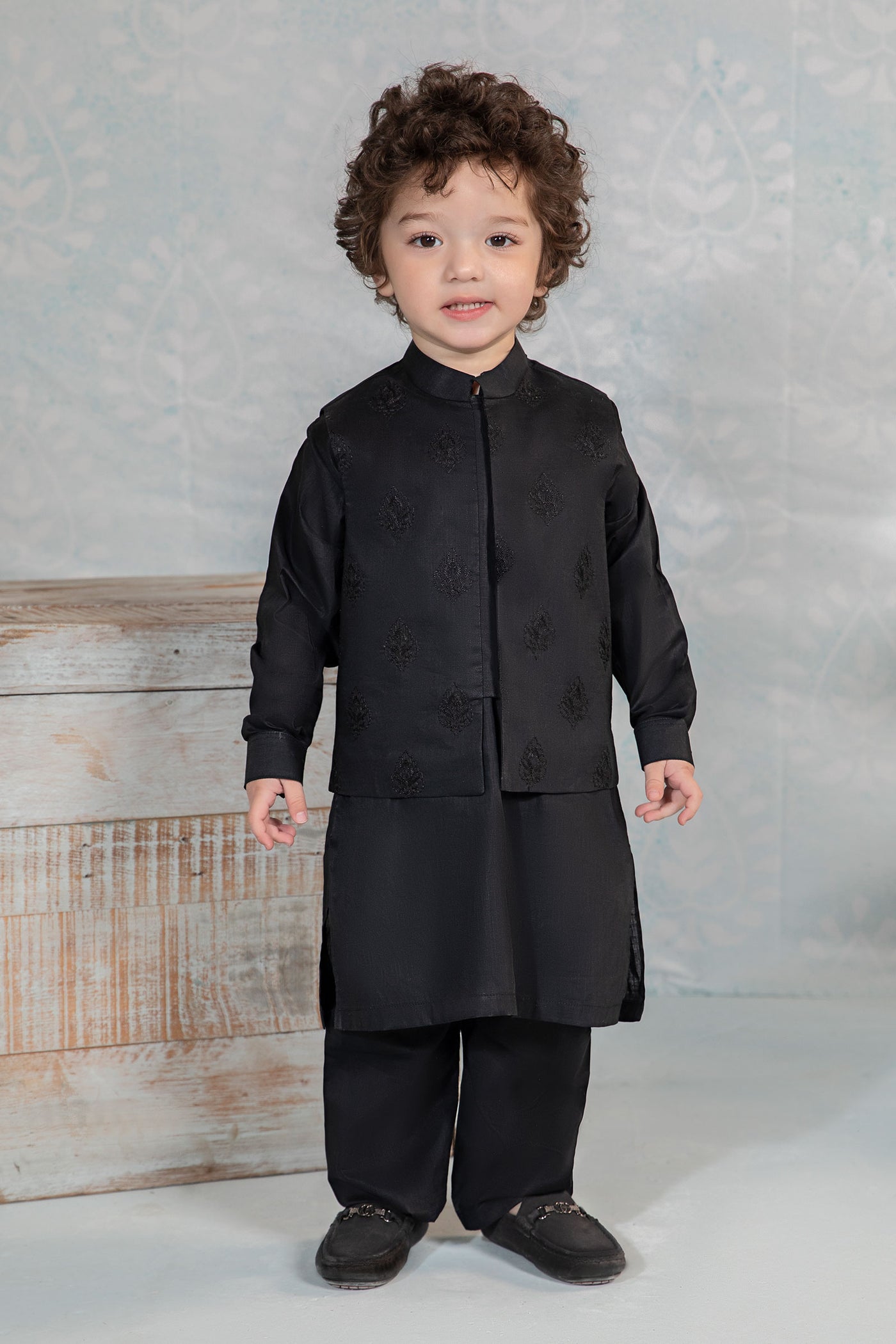 Embroidered Slub Cotton Suit