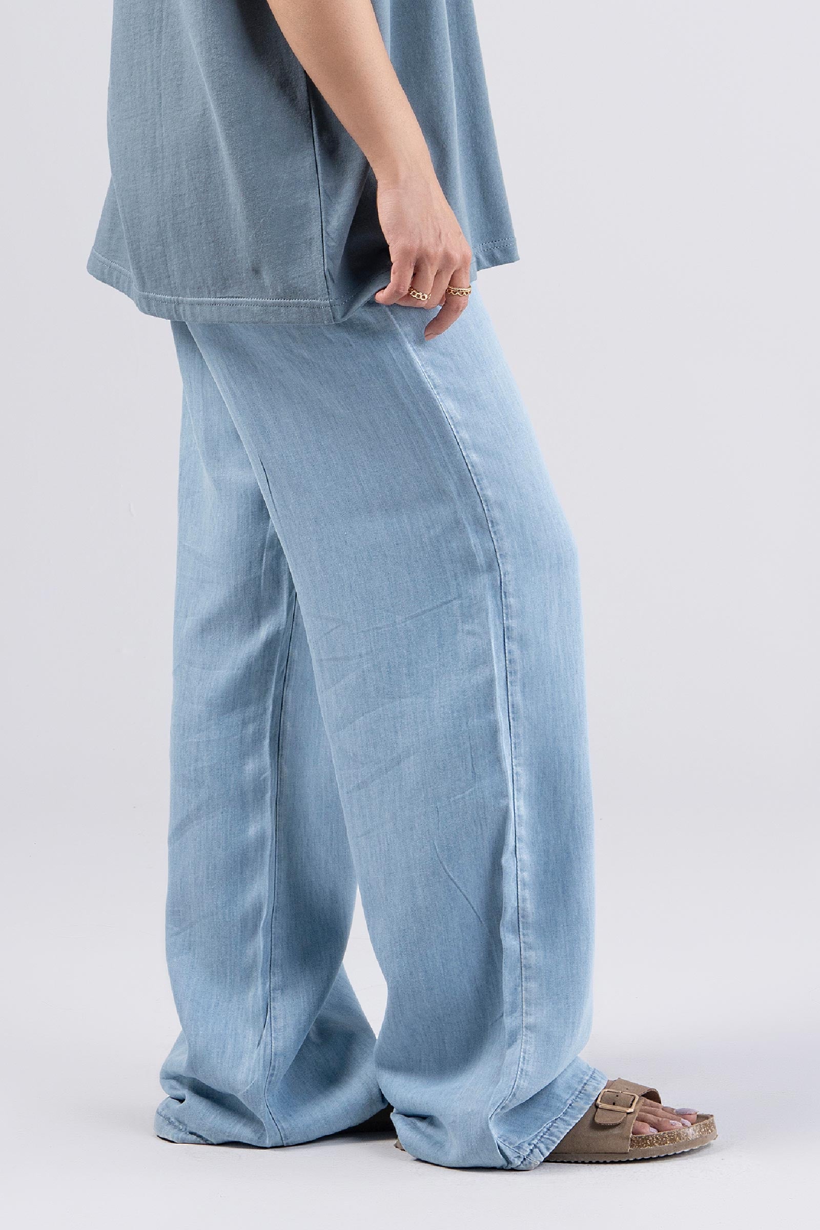 Wide-Leg Jeans