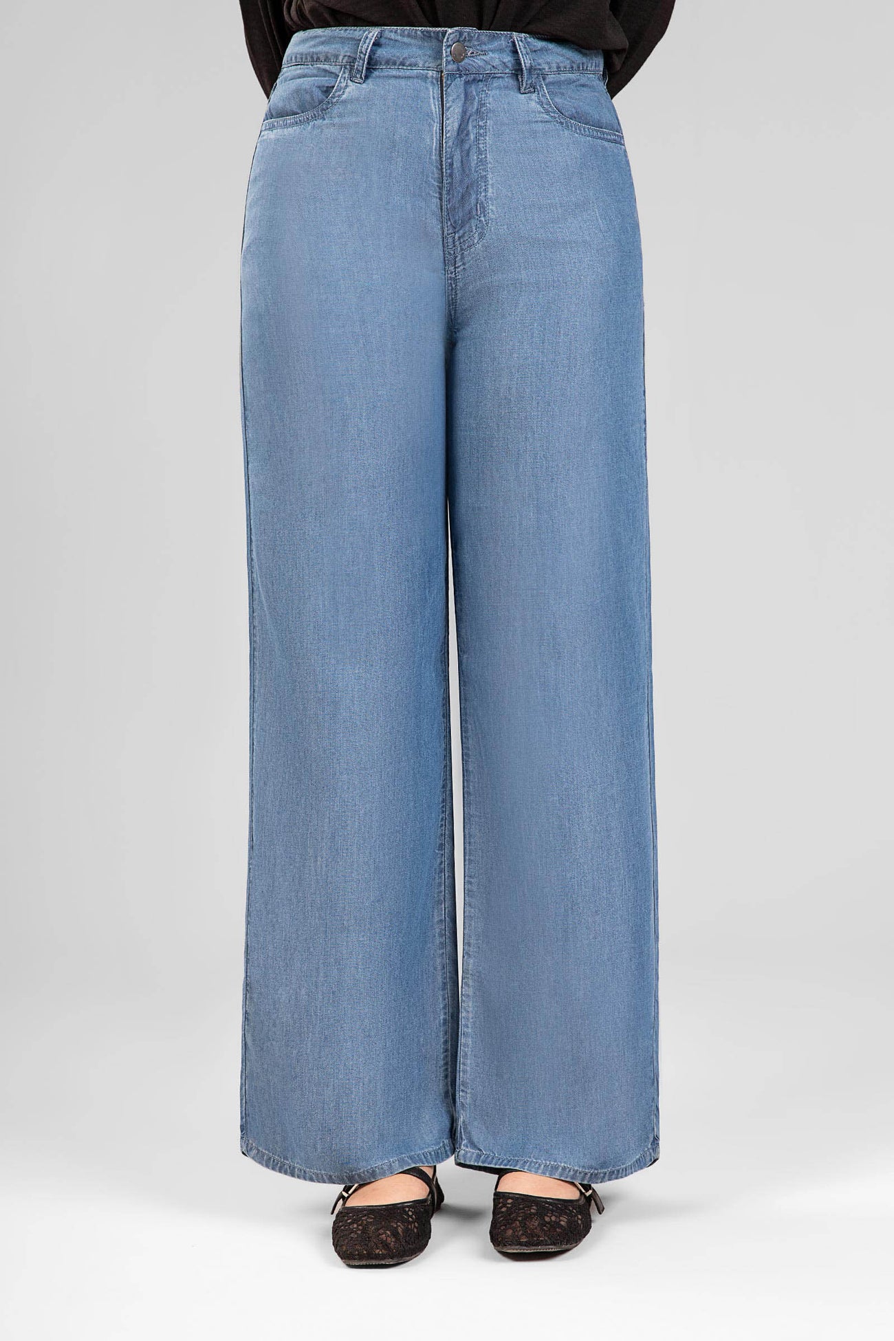 Wide-Leg Jeans