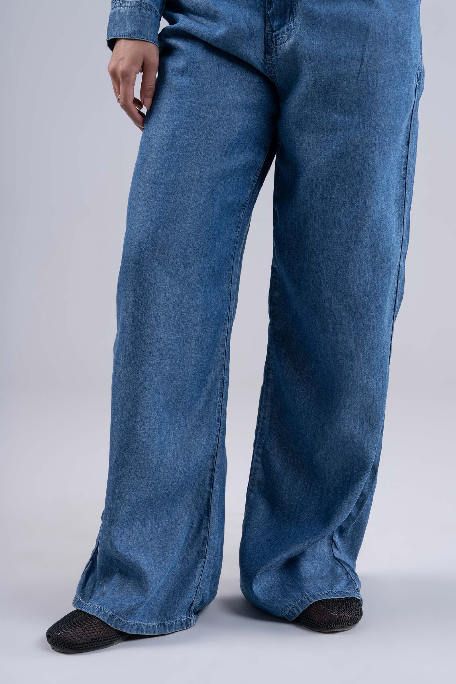 Wide-Leg Jeans